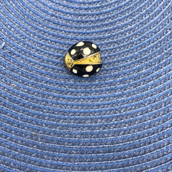 Vintage NEW LADYBUG BEETLE broach gold tone pin w black & white enamel - Picture 5 of 12
